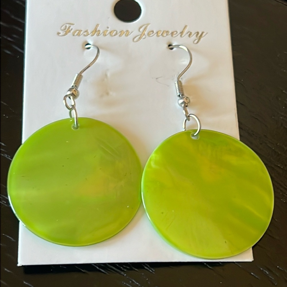 Natural seashell earrings-NWT